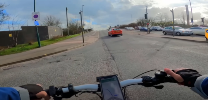 Delivering on deliveroo with a bike and a phone